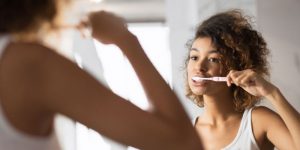 woman brushing her teeth